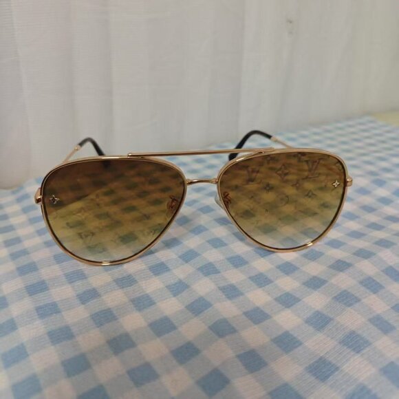 Louis Vuitton Gold and Brown Designer Sunglasses - Picture 6 of 7